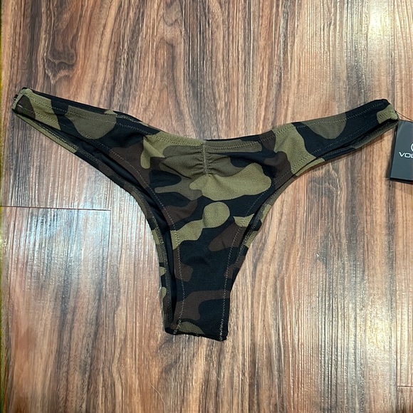 Volcom Can’t Sea Me V Bottom - Picture 4 of 14